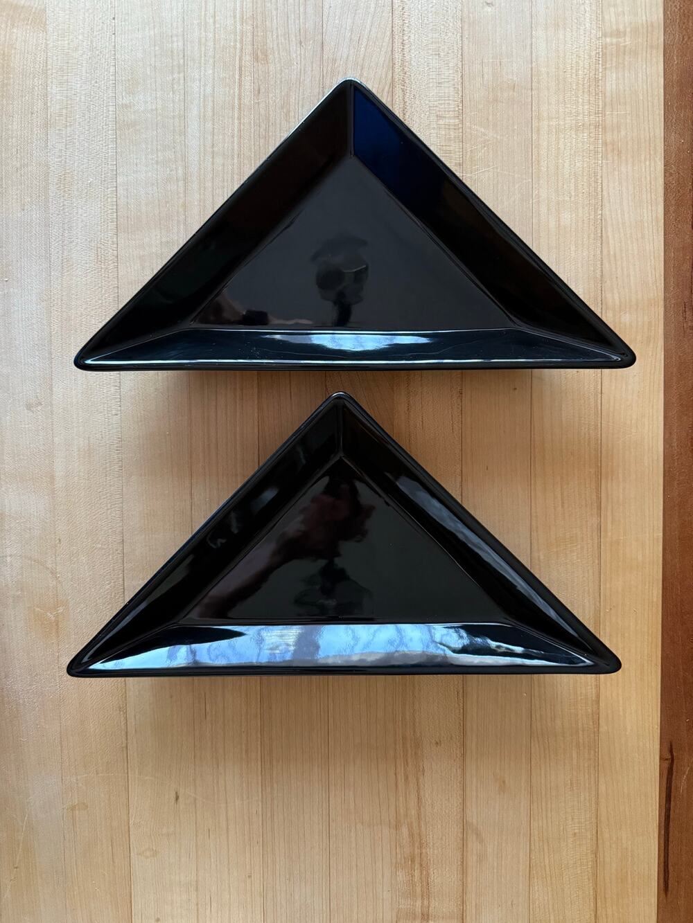 Pampered Chef Simple Additions Black Triangle Plates Set of 2